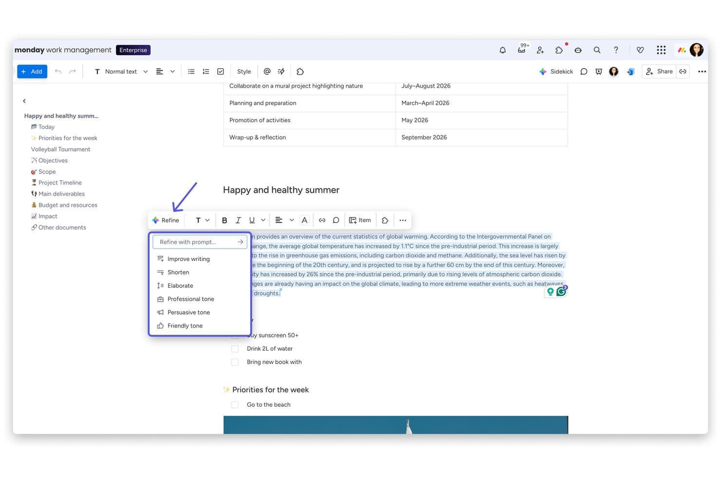 monday AI Workspacen dokumenttieditori, jossa Tarkenna-tekoälyvalikko ja kirjoitusvaihtoehdot näkyvät valitun tekstin päällä.