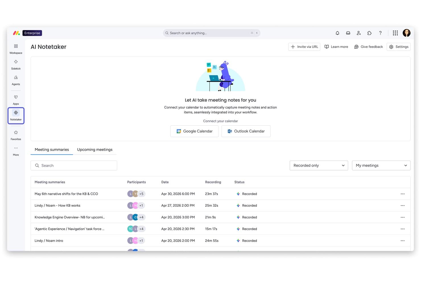 Panel de monday AI Notetaker mostrando la lista de resúmenes de reuniones con participantes, fechas y estados de grabación