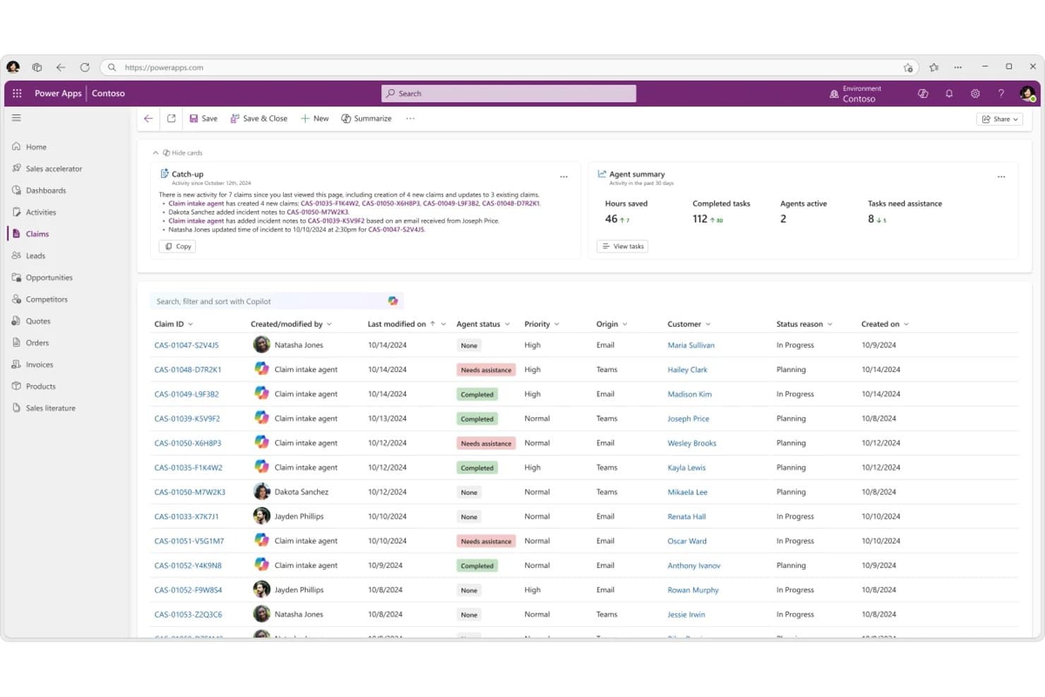 Lista de siniestros de Microsoft Power Apps con el estado del agente de IA, panel de puesta al día y métricas resumidas.