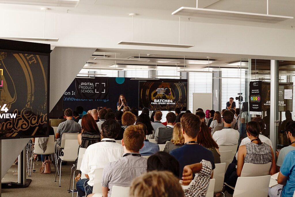 Speaker discussion during the DDX Innovation & UX Conference